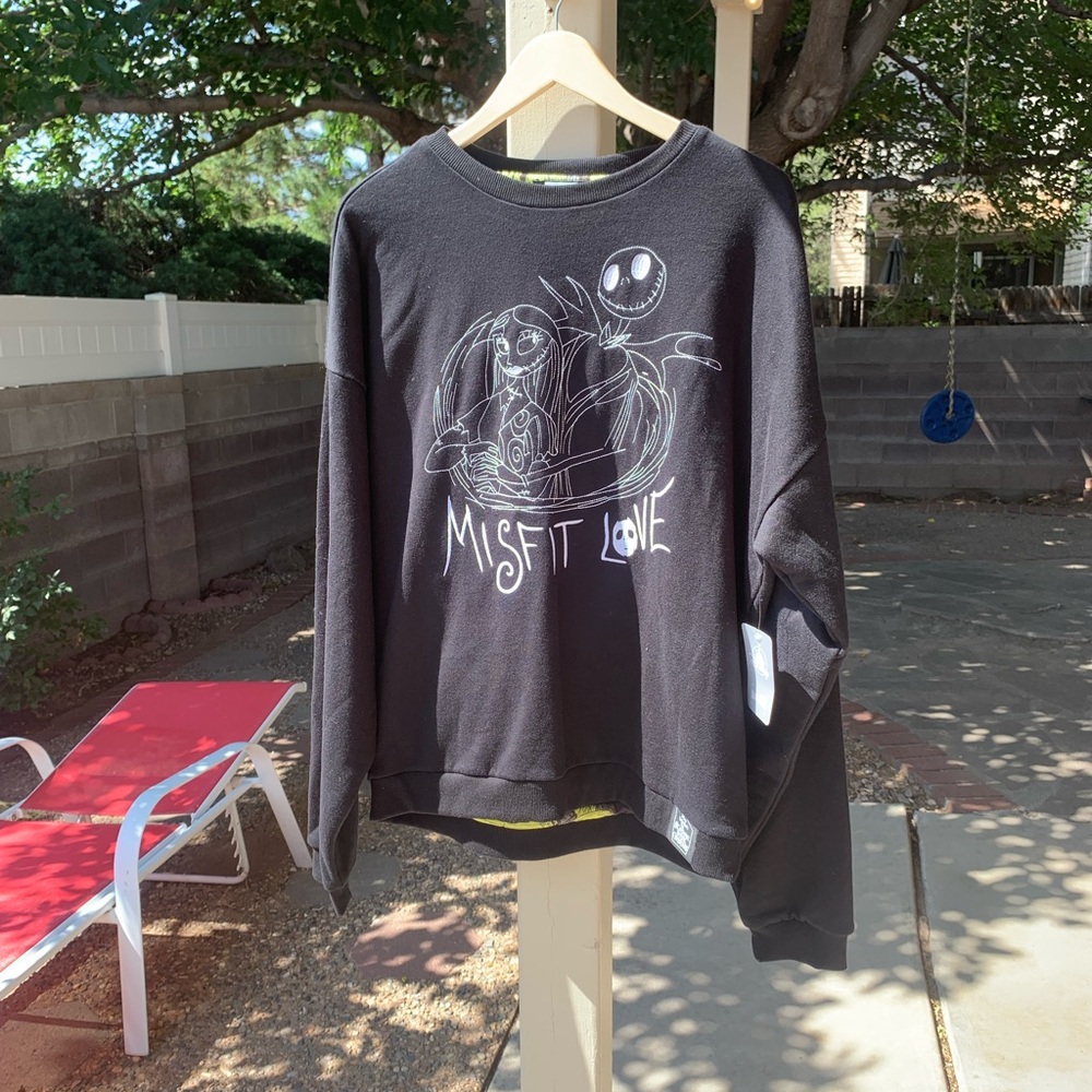NWT Oh My Disney sweatshirt size M “ Misfit Love”